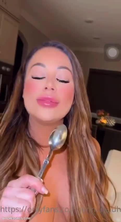 Jenni Neidhart show off BOOBS !!! Oh Yeah