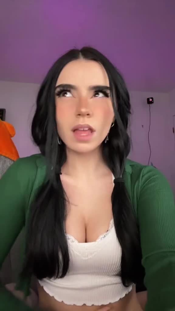 HOT TEEN Aviva Sofia show off BOOBS!!!