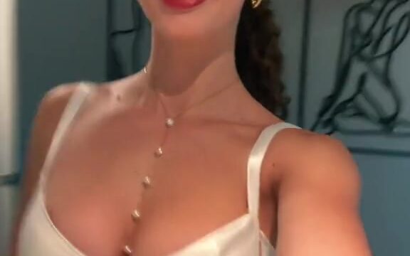 Sydney May show off BOOBS !!! New Video