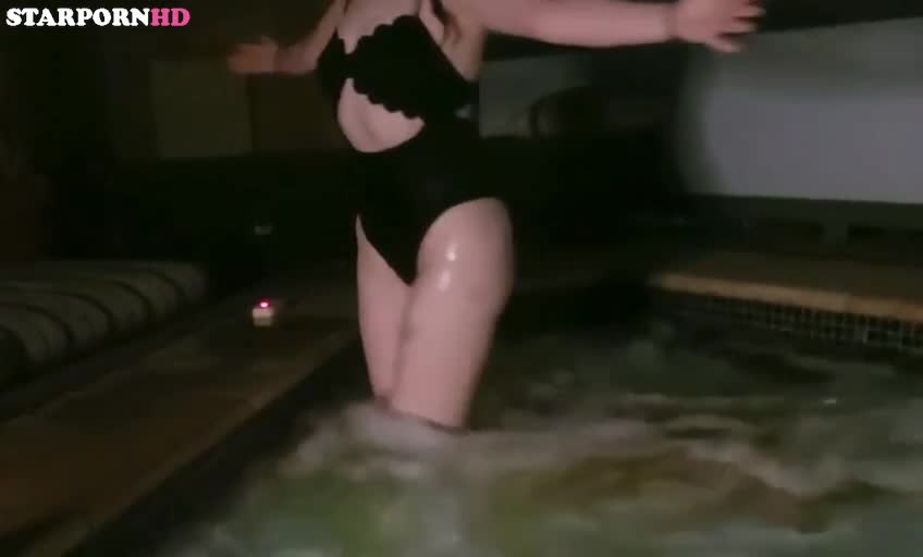 JustaMinx Nude Show Hot Body in bathtub [PORNSCENES]